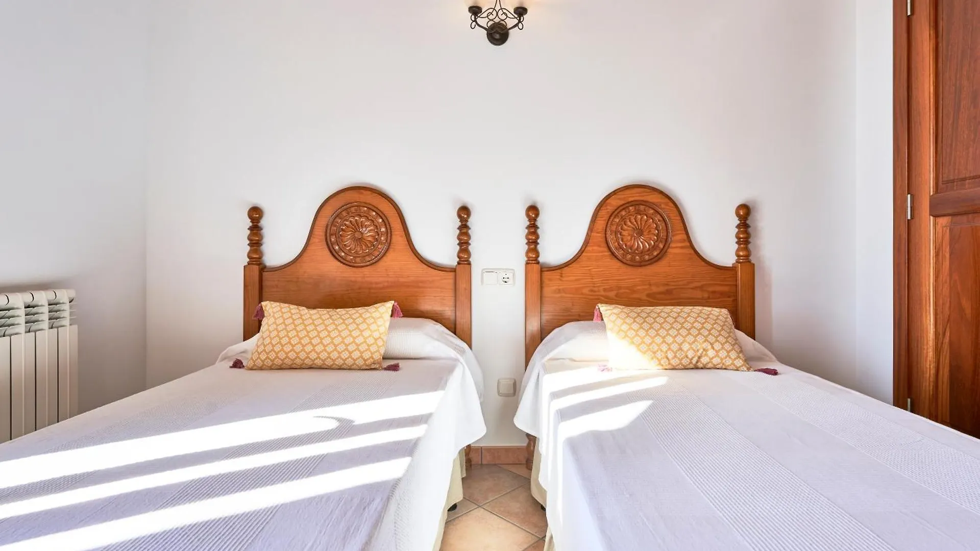 Quiet Villa In Buger With Amazing Pool, Paddle Court And Nice Garden