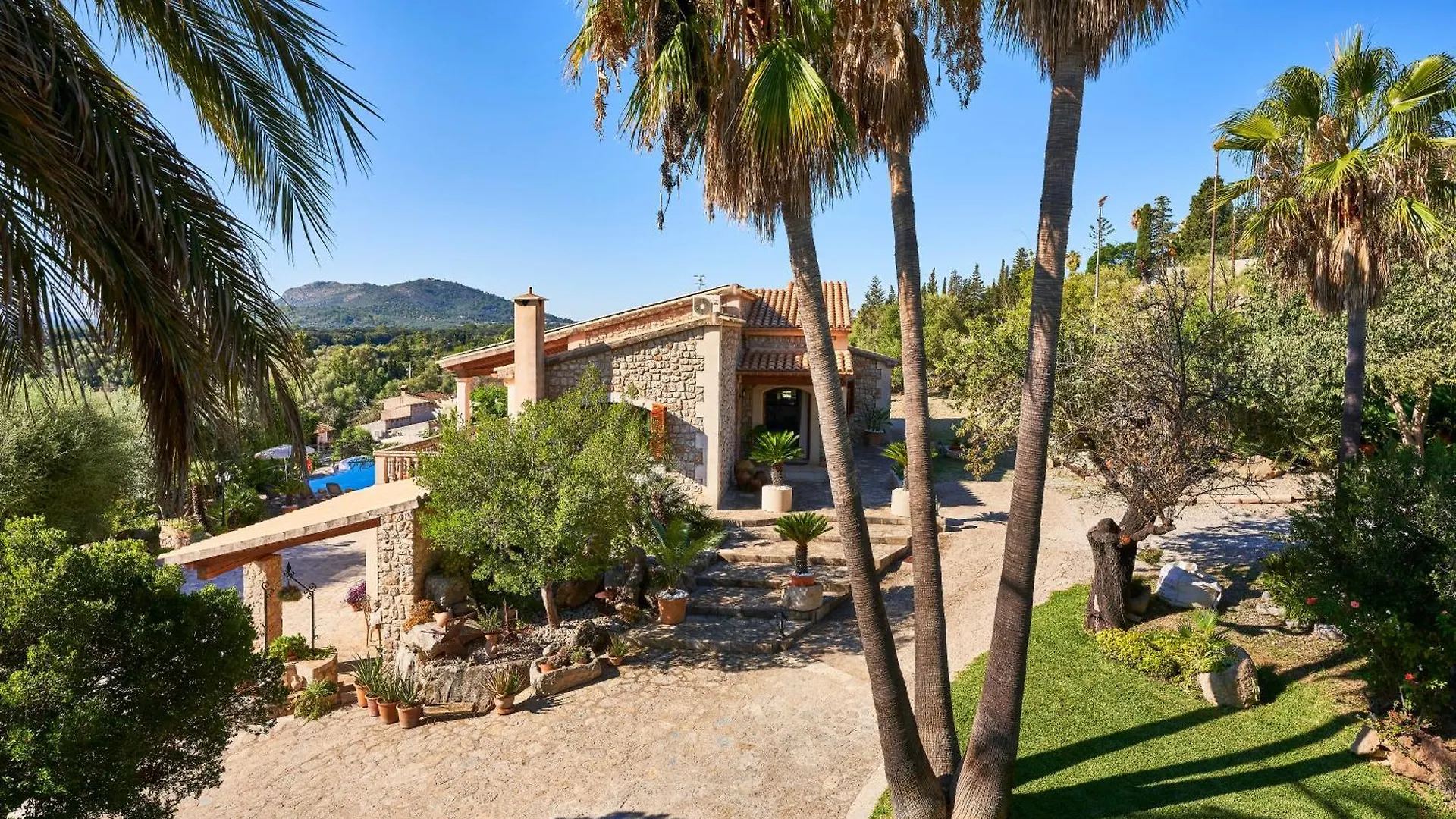 Quiet Villa In Buger With Amazing Pool, Paddle Court And Nice Garden Spanien