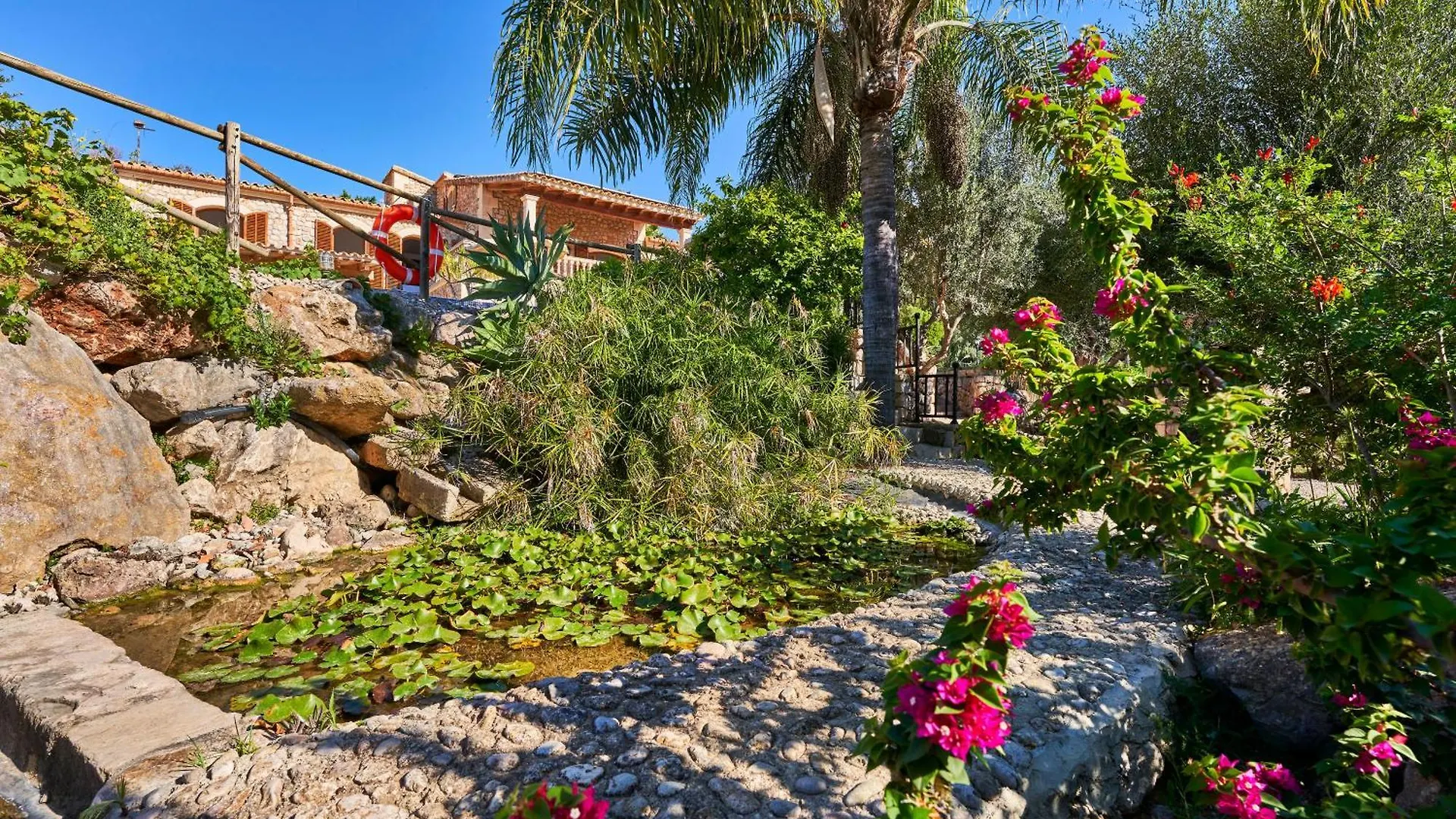 Quiet Villa In Buger With Amazing Pool, Paddle Court And Nice Garden