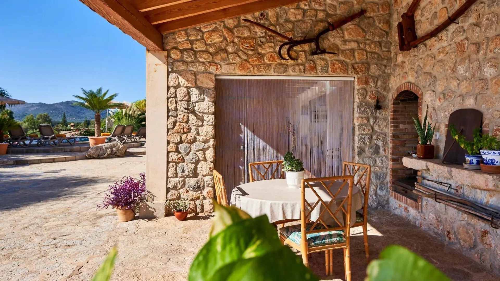 Quiet Villa In Buger With Amazing Pool, Paddle Court And Nice Garden Spanien