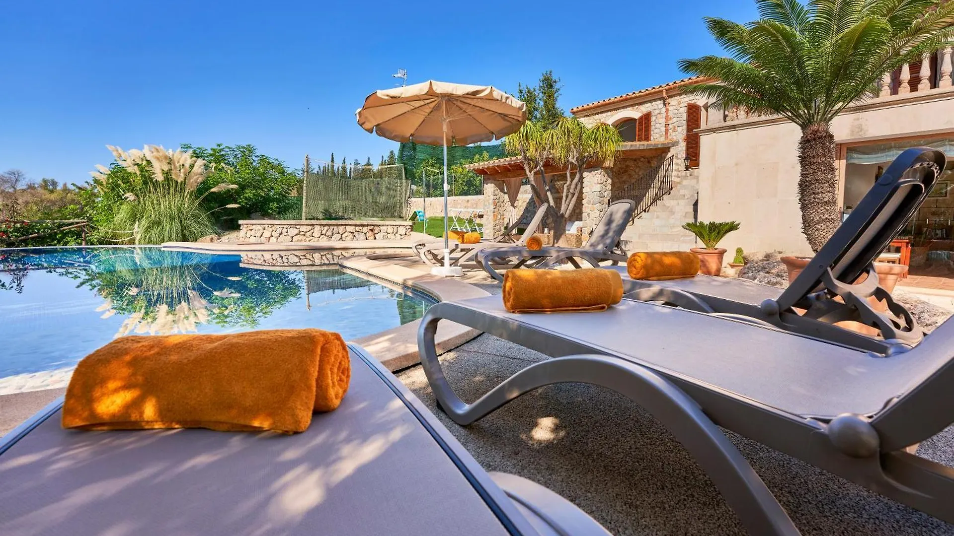 Quiet Villa In Buger With Amazing Pool, Paddle Court And Nice Garden Spanien